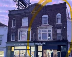 1066 Yonge Street, Toronto, ON
