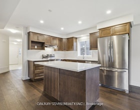 33 Robertson Drive, Perth, ON , MLS #X13747010 , Image - 1