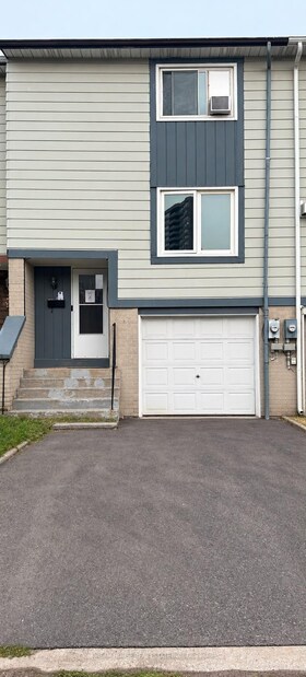 40 Hoskins Square, Peel, ON