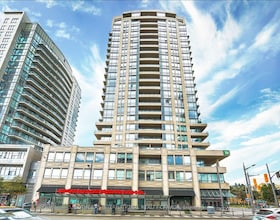 500 St Clair Avenue W, Toronto, ON
