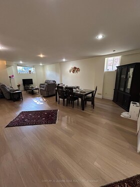116 Leyburn Avenue, York, ON