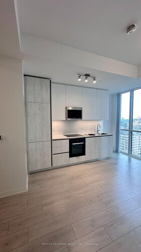 400 King Street W, Toronto, ON , MLS #C13804970 , Image - 1
