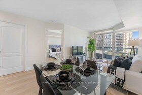 33 Elm Drive W, Peel, ON , MLS #W13806132 , Image - 1