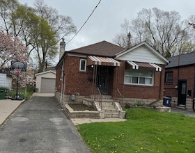 105 St Hubert Avenue, Toronto, ON