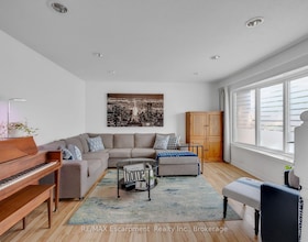 10 Goldfinch Road, Hamilton, ON , MLS #X13824066 , Image - 1