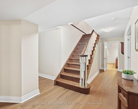 4 SUMMIT Drive, Hamilton, ON , MLS #X13825988 , Image - 1