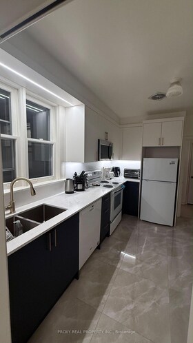 211 Newton Drive, Toronto, ON