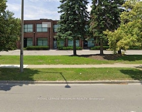 242 Applewood Crescent W, York, ON