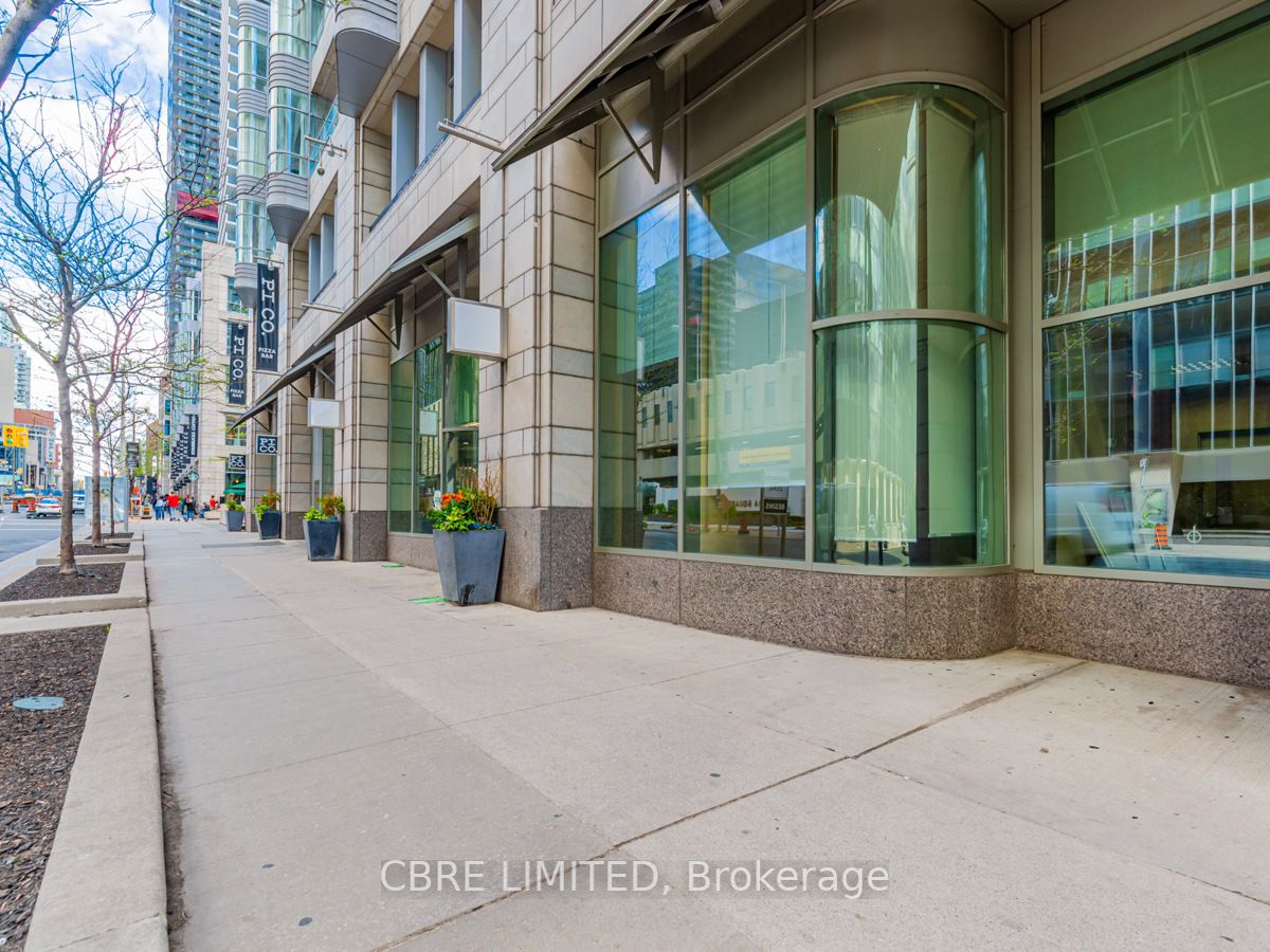 2171 Yonge St, Toronto, Ontario, Mount Pleasant West