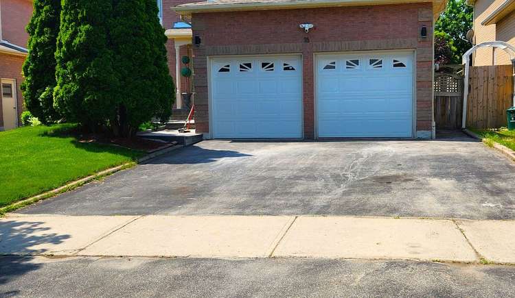 21 Griffiths Dr, Ajax, Ontario, Central West