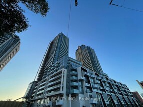 5915 Yonge St