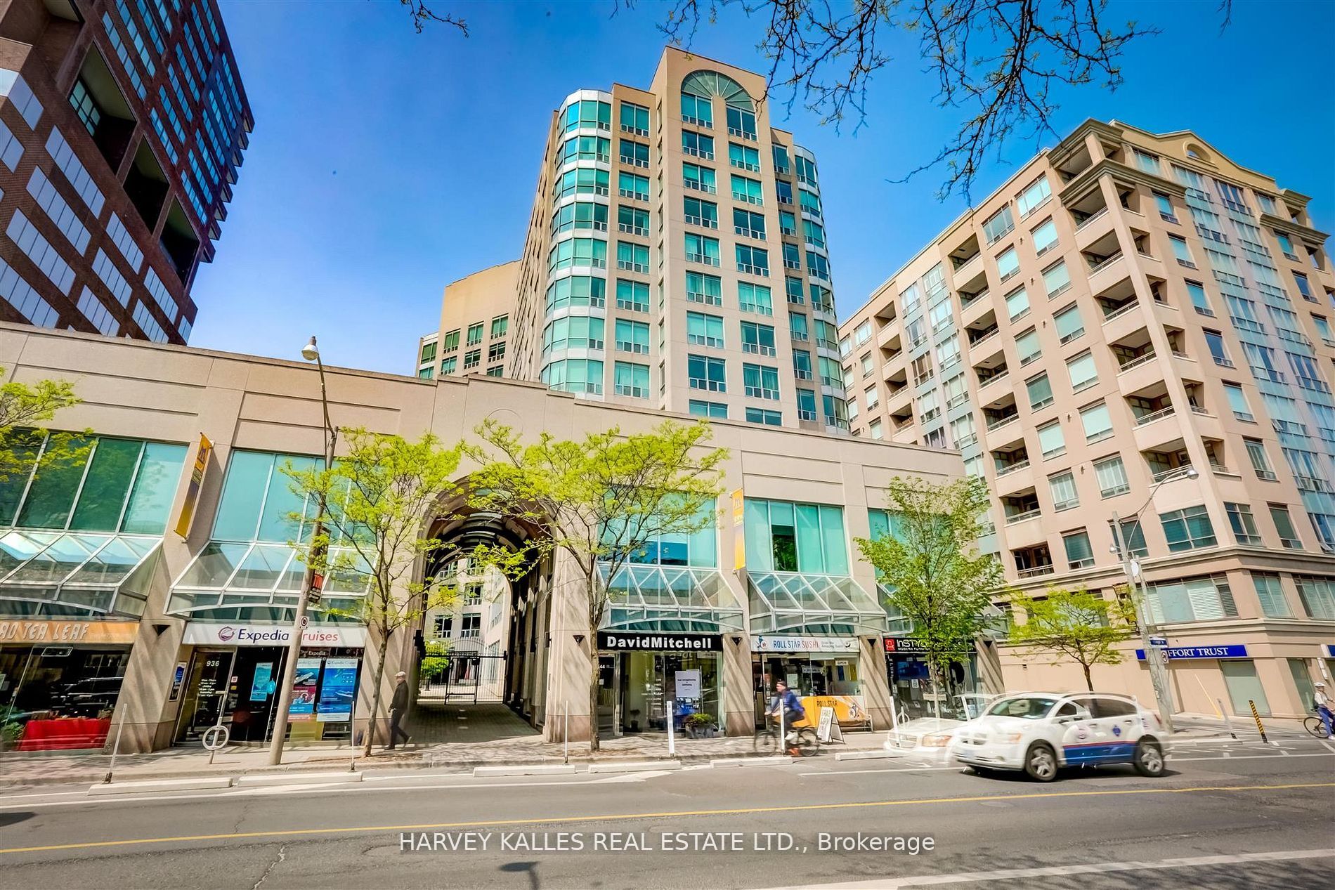 942 Yonge St, Toronto, Ontario, Annex