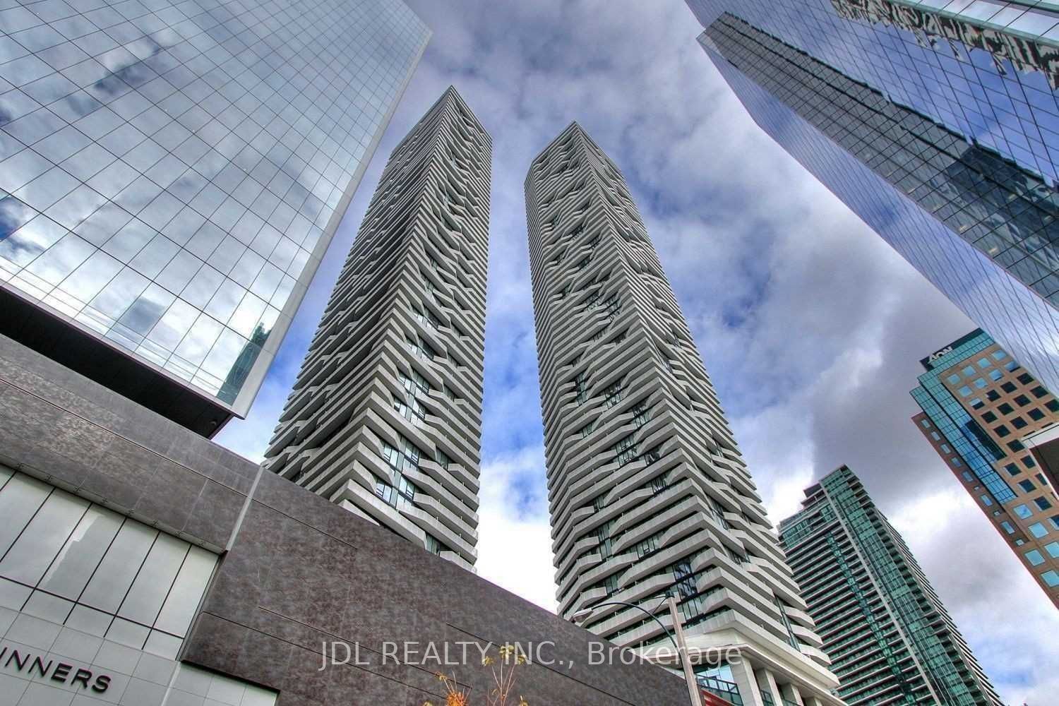 88 Harbour St, Toronto, Ontario, Waterfront Communities C1