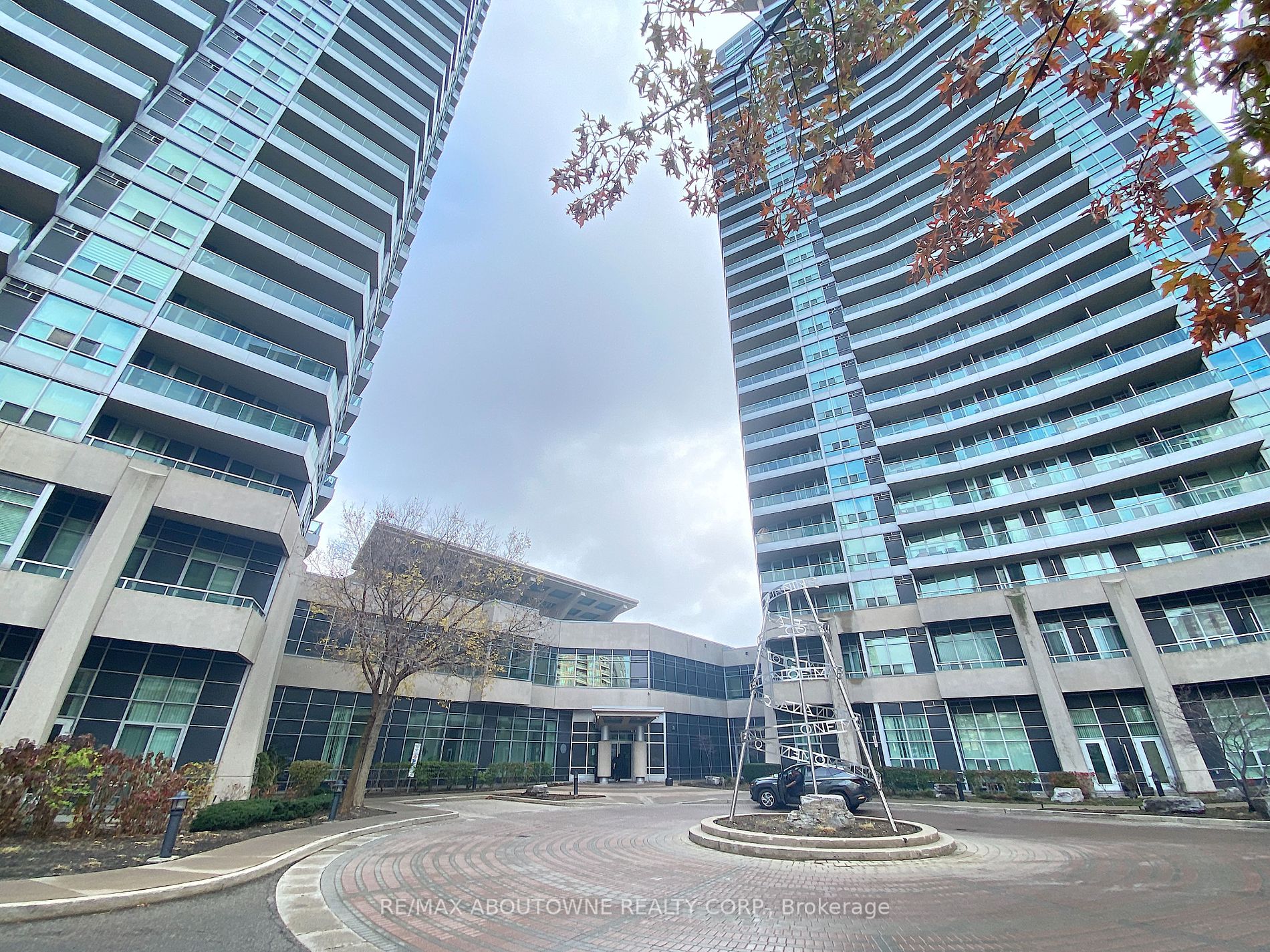 1 Elm Dr W, Mississauga, Ontario, City Centre