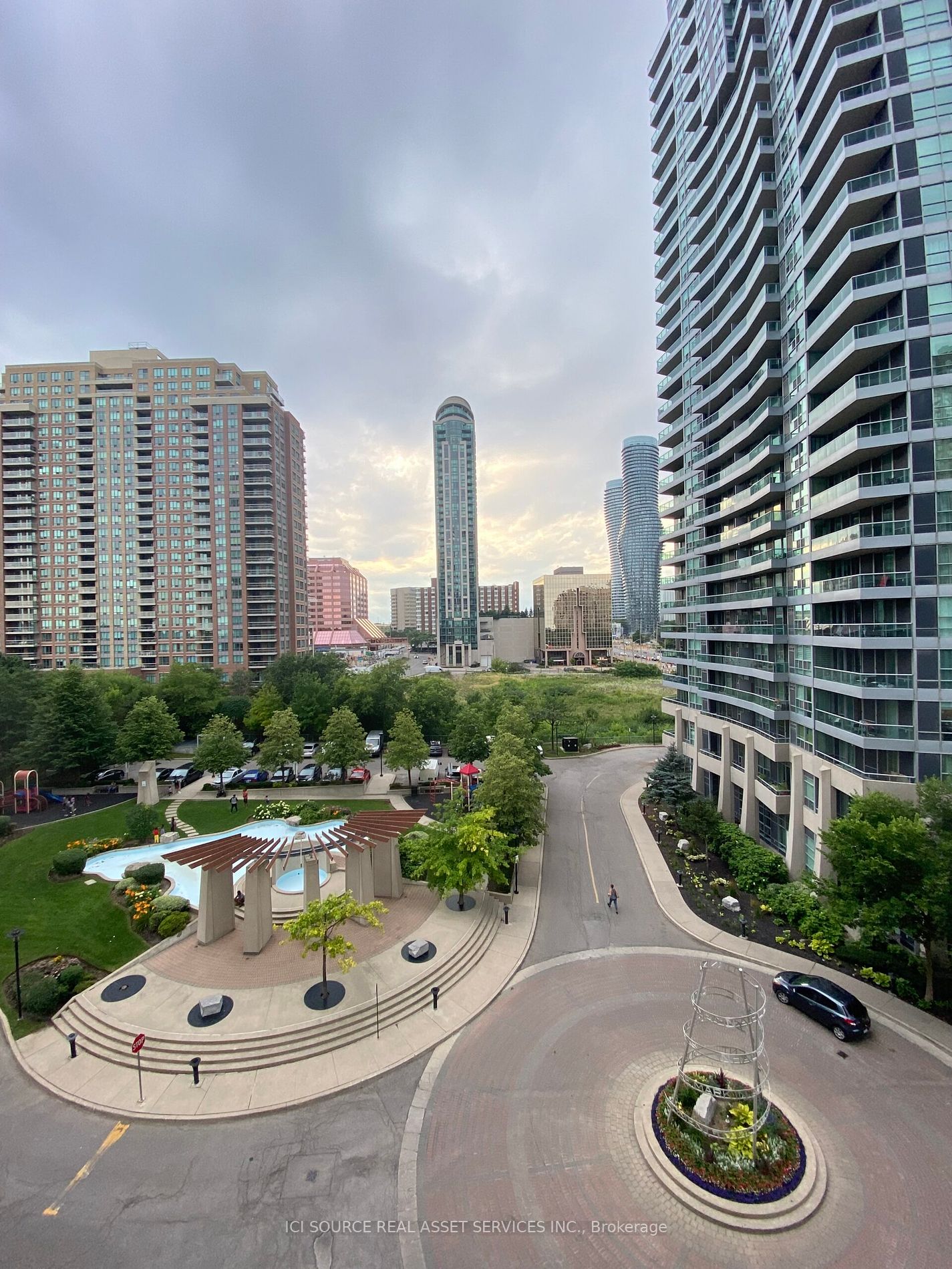 33 Elm Dr W, Mississauga, Ontario, City Centre