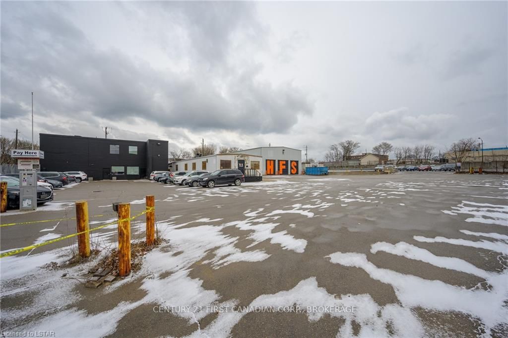 400 Wellington St, Hamilton, Ontario, Industrial Sector