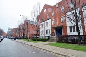 70 Munro St