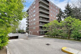 7451 Yonge St