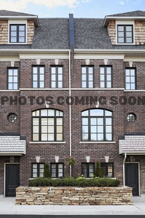 15 Lunar Cres