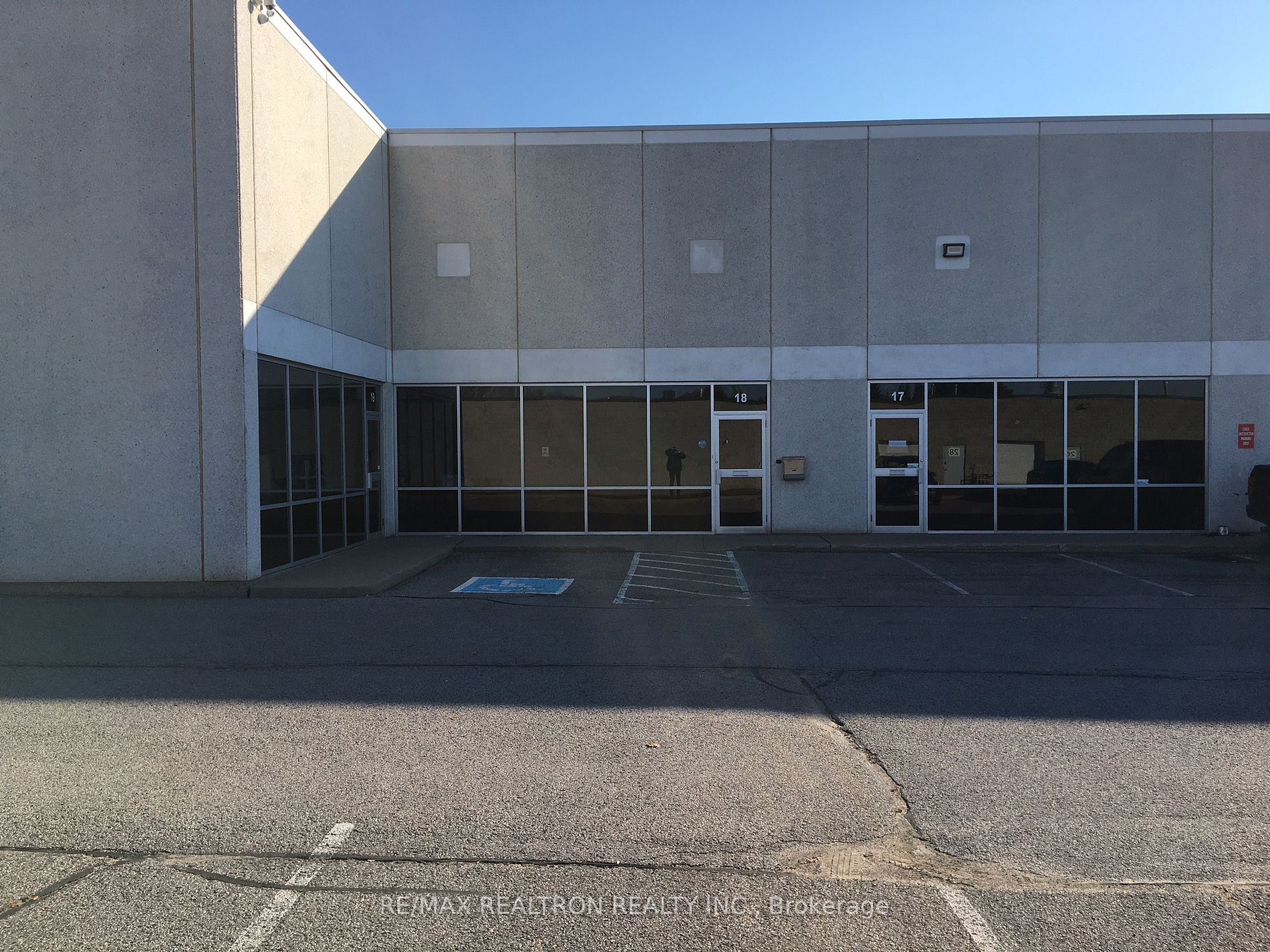 235 Industrial Pkwy S, Aurora, Ontario, Aurora Village