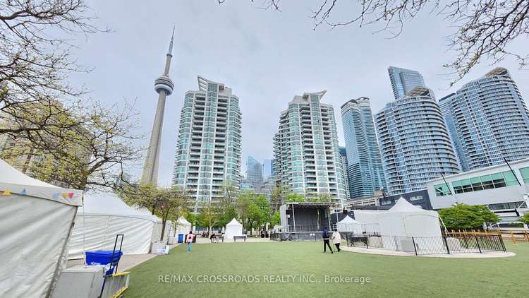 228 Queens Quay W, Toronto, Ontario, Waterfront Communities C1