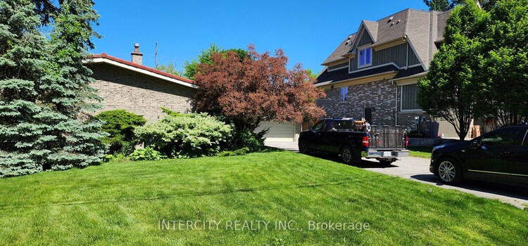 285 Pinetree Way, Mississauga, ON, Mineola