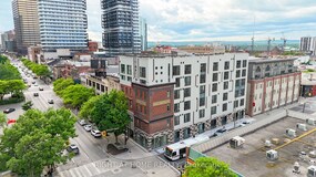 121 King St E