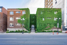 285 King St W