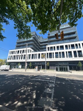 500 Dupont St