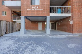 3025 The Credit Woodlands