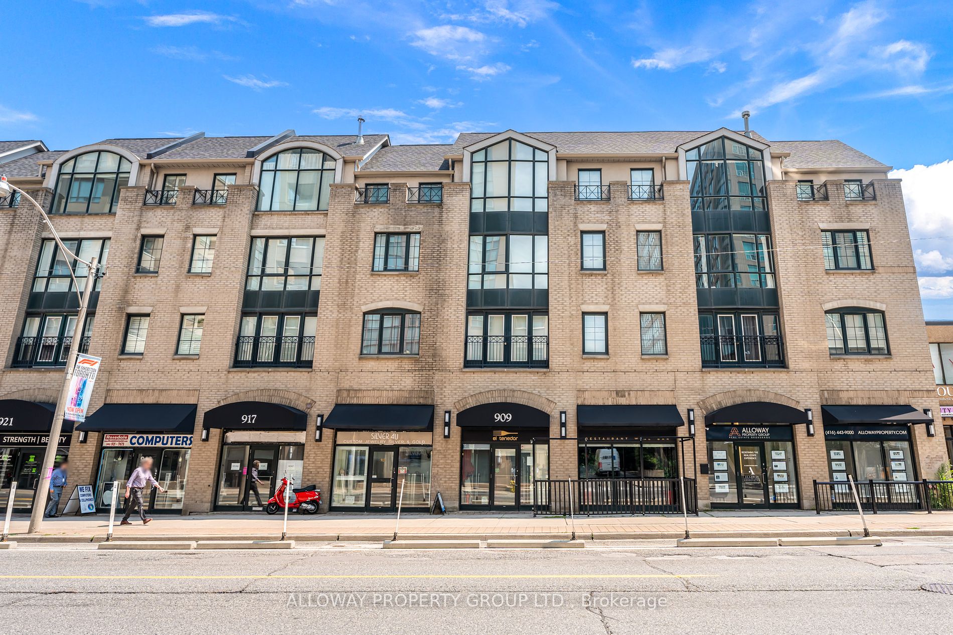 909 Yonge St, Toronto, Ontario, Rosedale-Moore Park