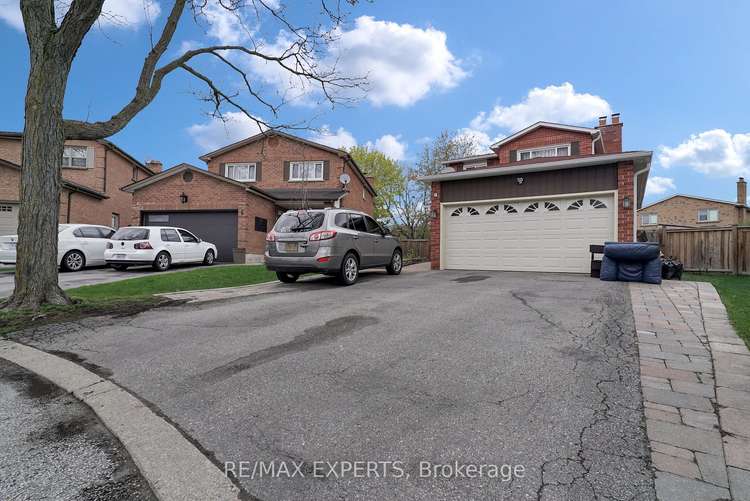 8 Matt Crt, Vaughan, Ontario, Maple