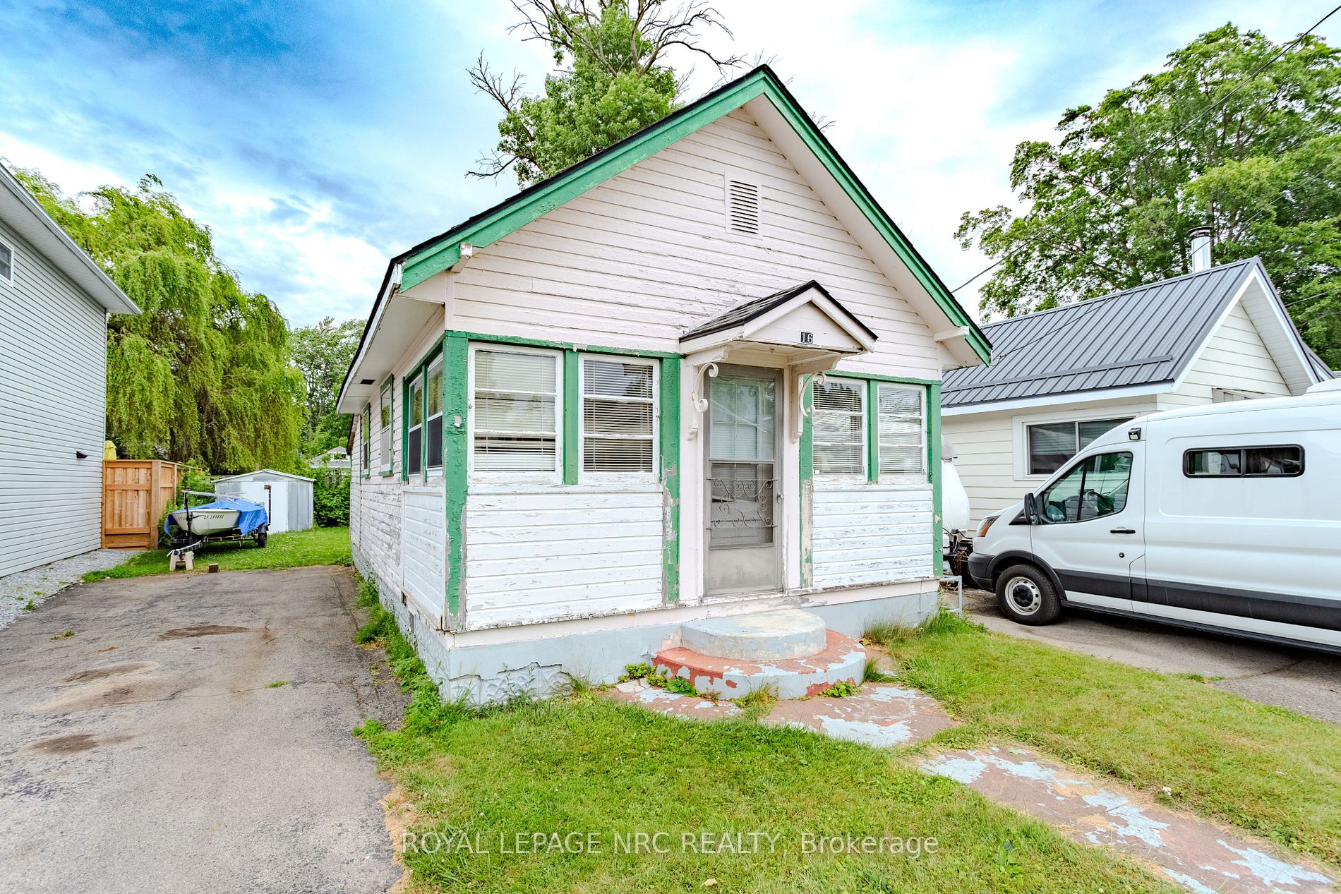 16 Lincoln Rd E, Fort Erie, Ontario, 