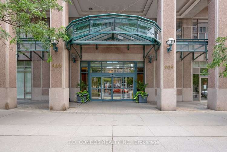 909 Bay St, Toronto, Ontario, Bay Street Corridor