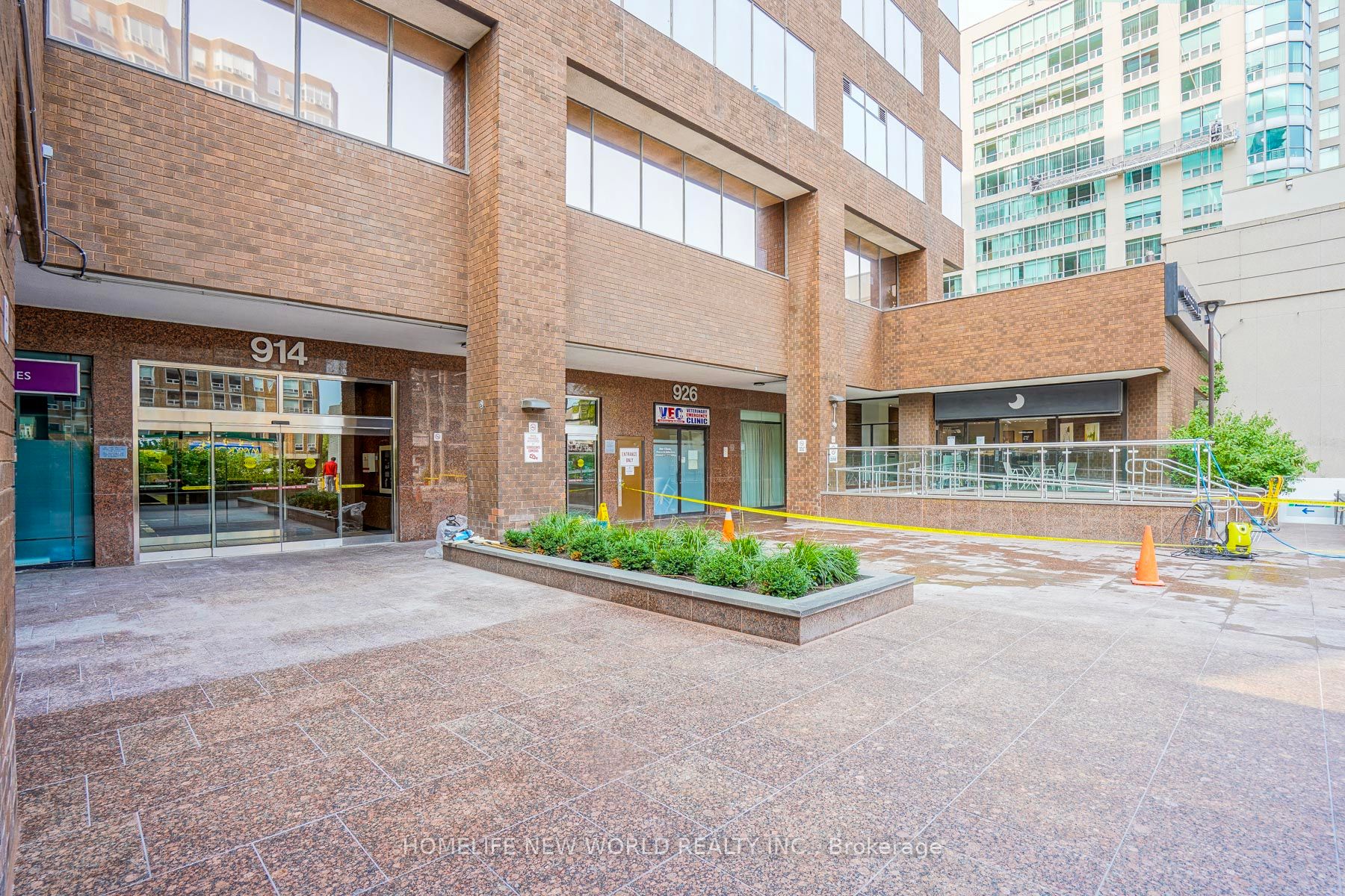 920 Yonge St, Toronto, Ontario, Annex