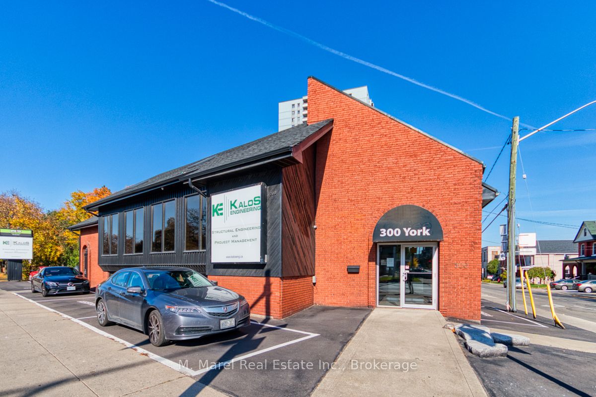 300 York Blvd, Hamilton, Ontario, Strathcona