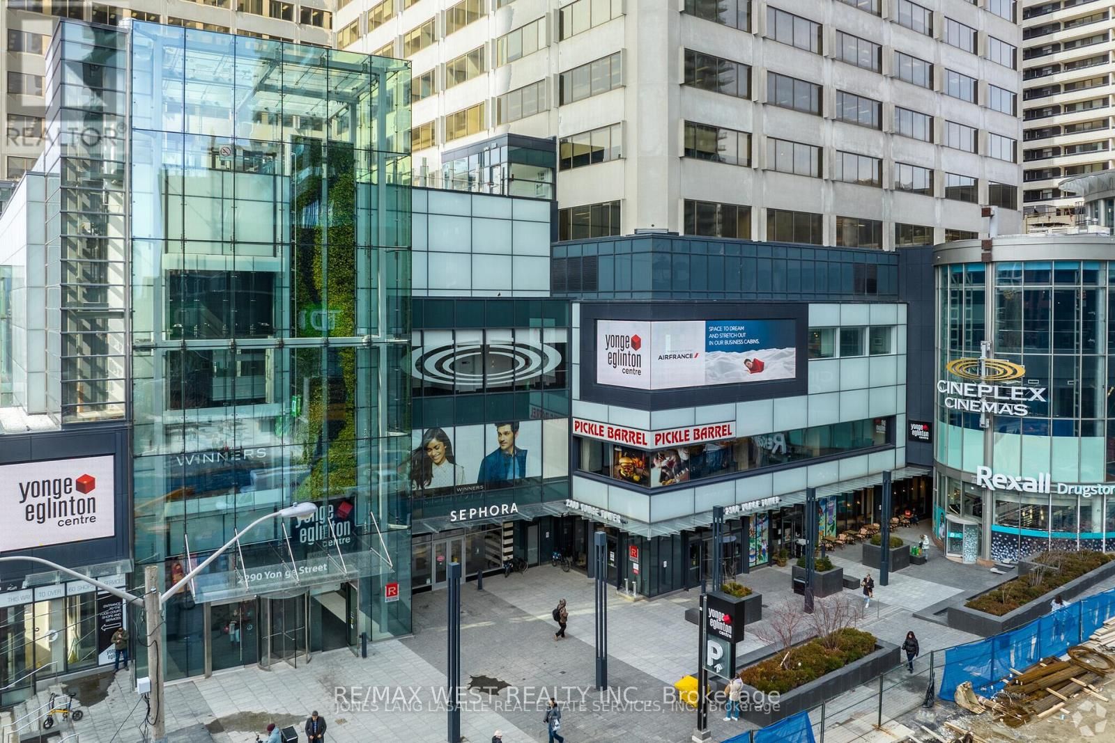 2300 Yonge St, Toronto, Ontario, Yonge-Eglinton