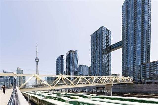 15 Iceboat Terr, Toronto, Ontario, Waterfront Communities C1