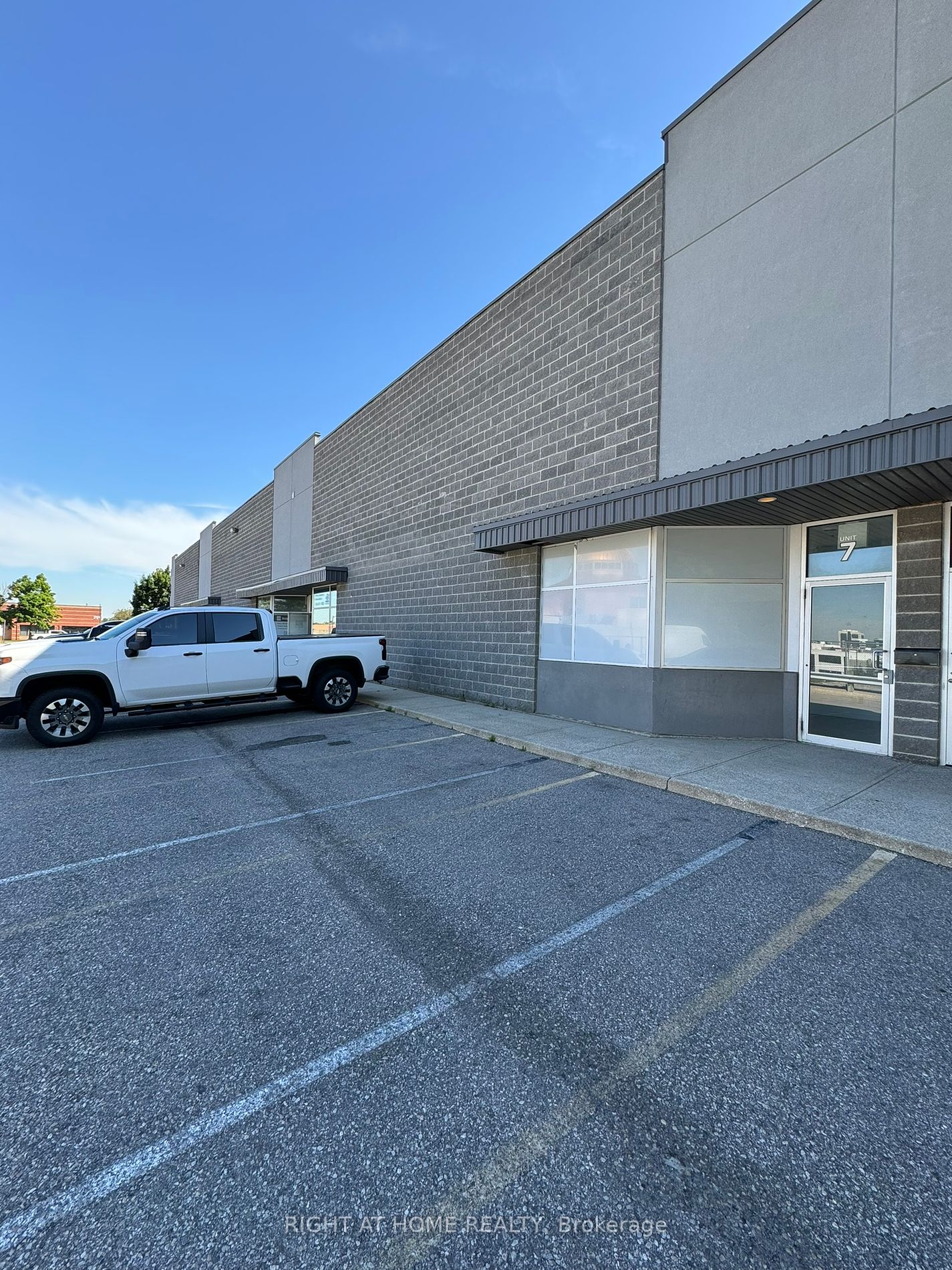 290 Traders Blvd E, Mississauga, Ontario, Gateway