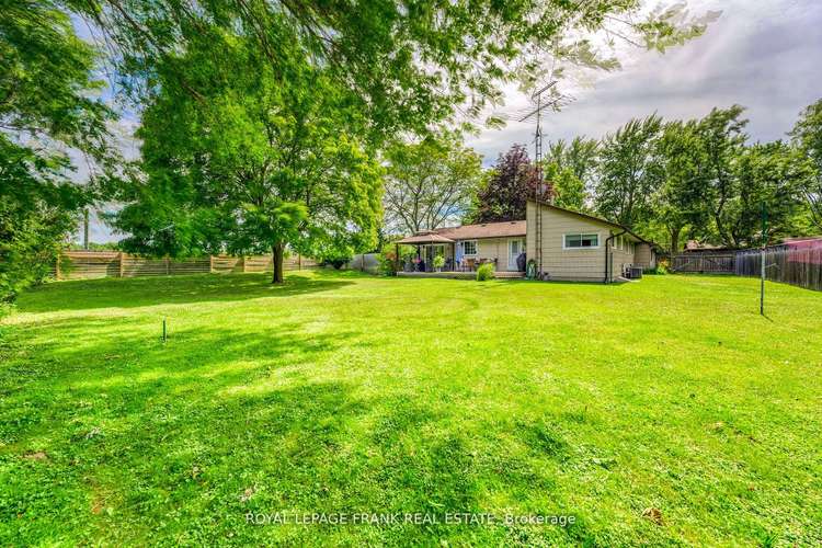 7808 Eleanor St, Plympton-Wyoming, Ontario, 