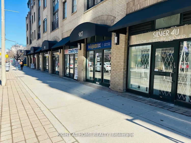 917 Yonge St, Toronto, Ontario, Rosedale-Moore Park