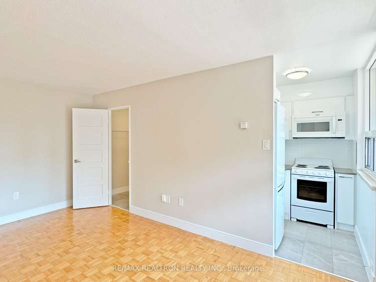 1500 Bathurst St St, Toronto, Ontario, Humewood-Cedarvale