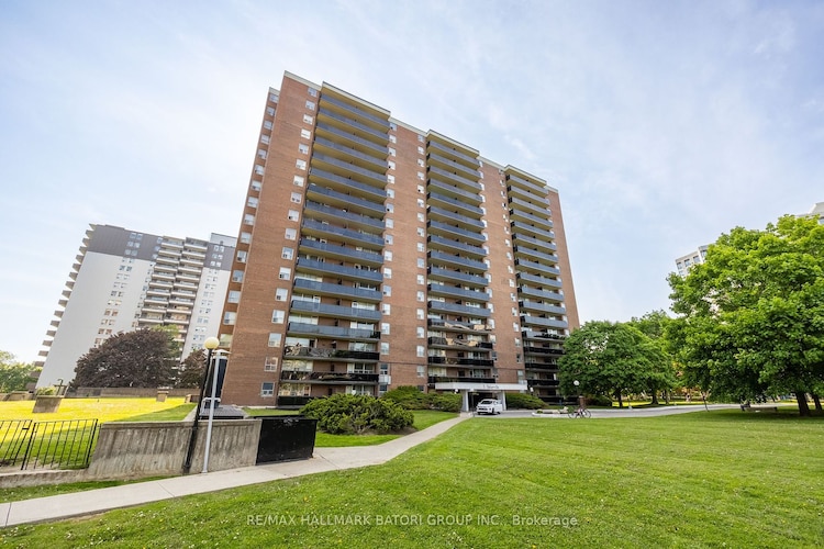 5 Fisherville Rd, Toronto, Ontario, Westminster-Branson