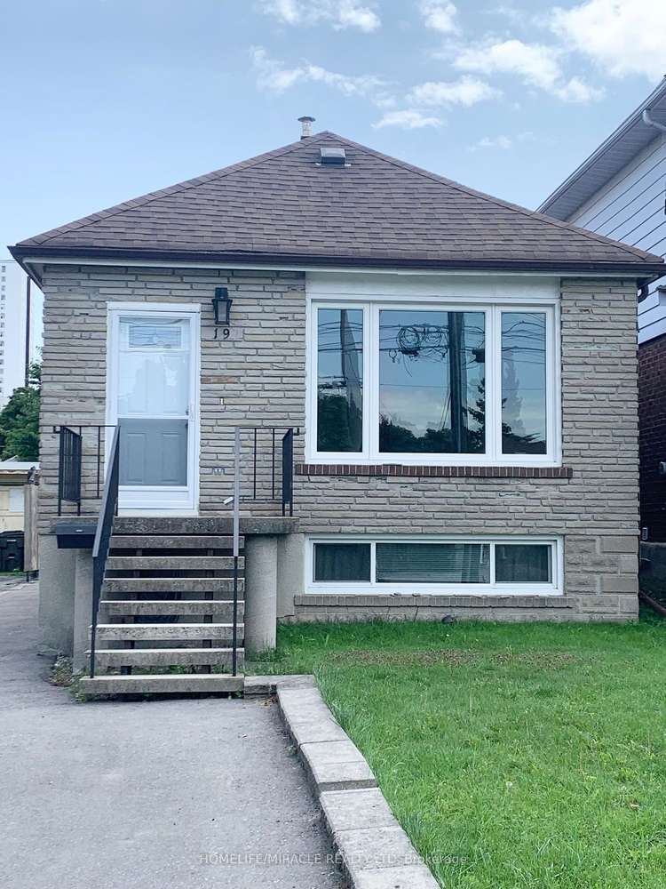 19 Dee Ave, Toronto, Ontario, Humberlea-Pelmo Park W4