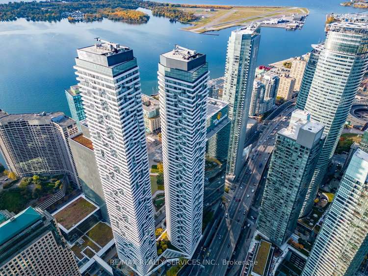 100 Harbour St, Toronto, Ontario, Waterfront Communities C1