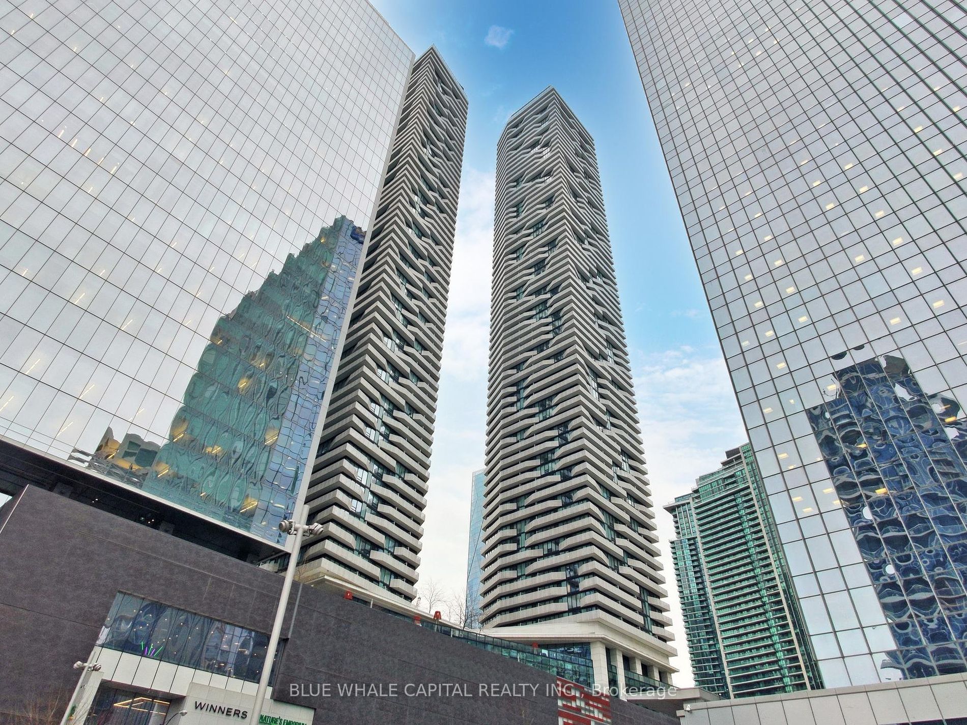 100 Harbour St, Toronto, Ontario, Waterfront Communities C1