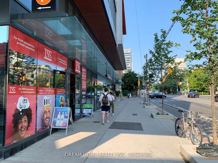 203 College St, Toronto, Ontario, Kensington-Chinatown