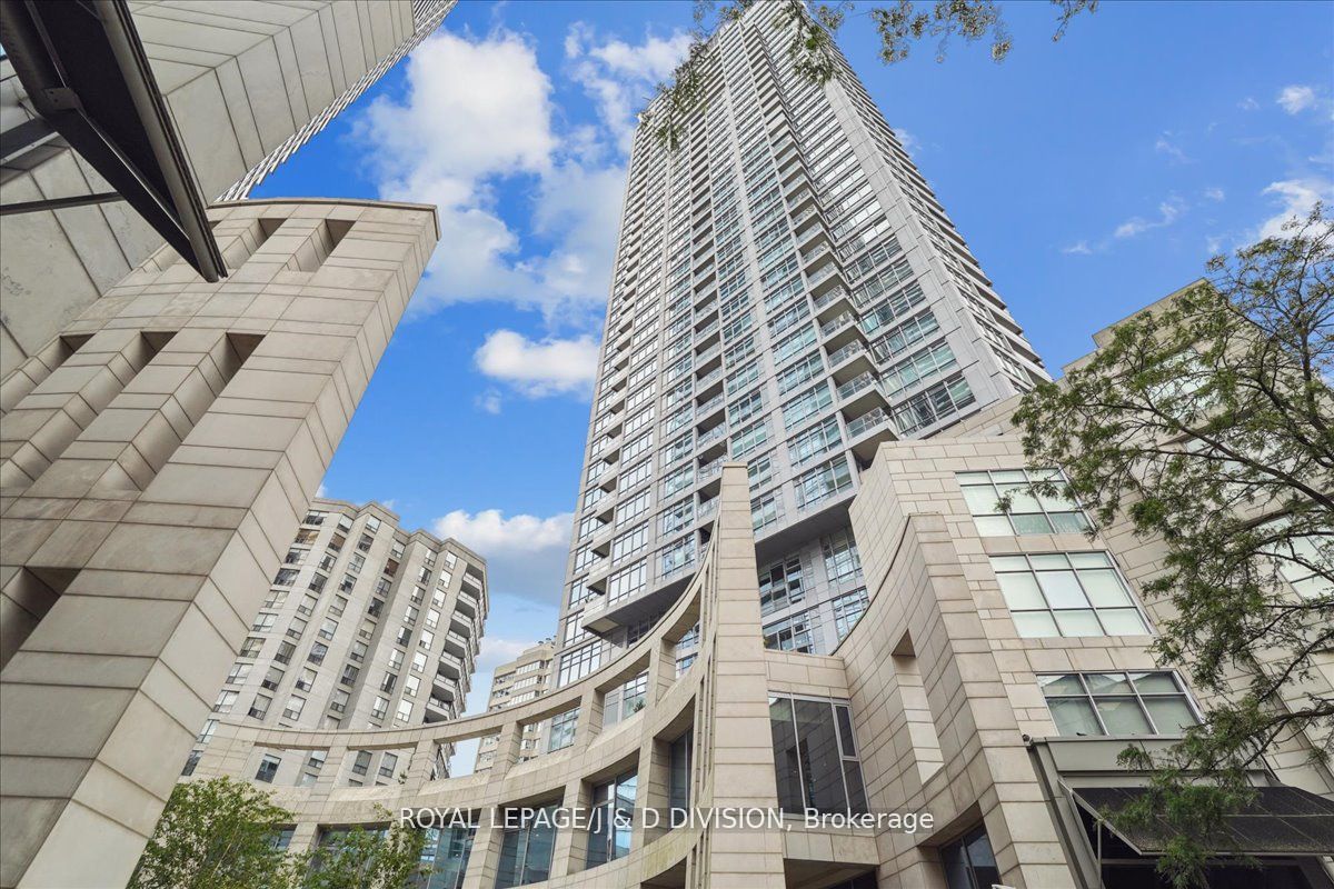 2181 Yonge St, Toronto, Ontario, Mount Pleasant West