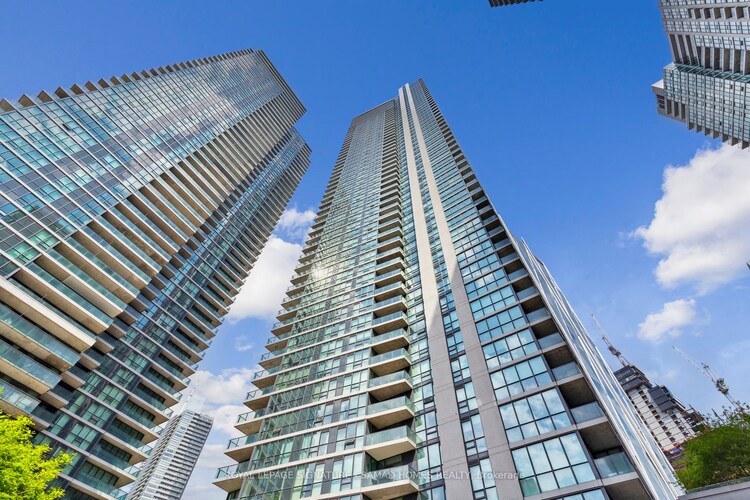 18 Harbour St, Toronto, Ontario, Waterfront Communities C1