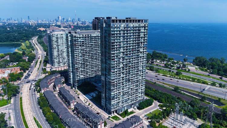 105 THE QUEENSWAY, Toronto, Ontario, High Park-Swansea